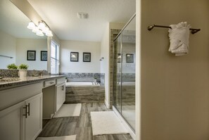 House, 6 Bedrooms | Bathroom - Solterra - 5476 Solterra Circle (Davenport)