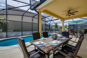 Villa, 6 Bedrooms | Dining