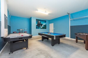 Villa, varias camas | Sala de juegos