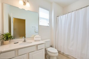 Villa, Multiple Beds | Bathroom - Solterra - 6116 Broad Oak Drive (Davenport)