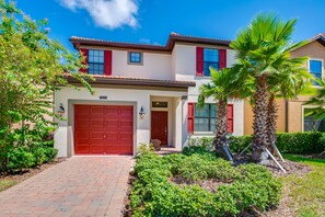 Villa, 5 Bedrooms | Front of property