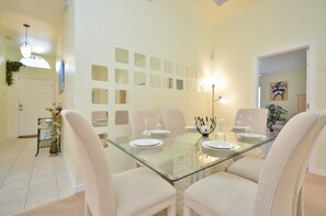 Villa, 5 Bedrooms | In-room dining