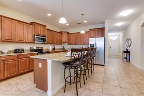 Villa, 6 Bedrooms | Private kitchen
