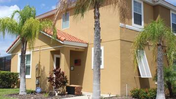 Townhome, 4 Bedrooms | Front of property