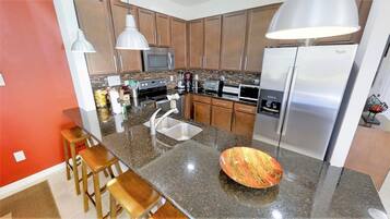 Townhome, 4 Bedrooms | Private kitchen