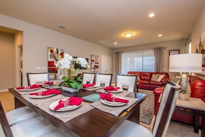 Villa, 6 Bedrooms | In-room dining