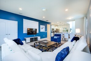 Villa, 6 Bedrooms | Living area