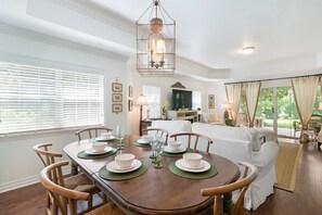 شقة - ٣ غرف نوم | تناول الطعام داخل الغرفة