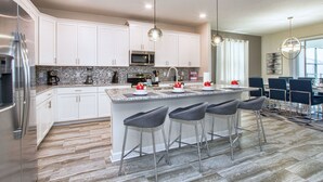 House, 6 Bedrooms | Private kitchen | Microwave, oven, stovetop, dishwasher - Storey Lake - 4718 Sleepy Hollow Drive (Kissimmee)