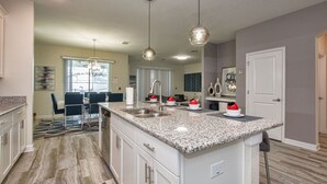 House, 6 Bedrooms | Private kitchen | Microwave, oven, stovetop, dishwasher - Storey Lake - 4718 Sleepy Hollow Drive (Kissimmee)