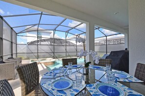 House, 6 Bedrooms | In-room dining
