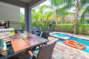 Talo, useita sänkyjä | Ulkoruokailutilat