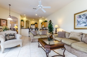 Villa, 5 Bedrooms | Living area