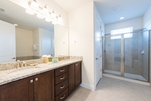 House, 5 Bedrooms | Bathroom - Encore Resort at Reunion - 7531 Marker Ave (Kissimmee)
