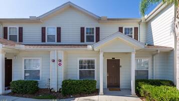 Townhome, 3 Bedrooms | Front of property