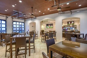 Villa, 5 Bedrooms | Restaurant