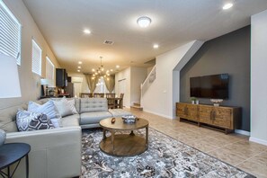 Villa, 5 Bedrooms | Living area