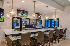 Biệt thự, 5 phòng ngủ | Quán bar thể thao