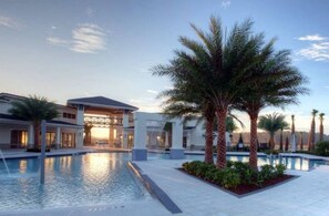 Outdoor pool - Sonoma Resort - 2600 Yountville Avenue (Kissimmee)