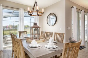 Villa, 5 Bedrooms | In-room dining