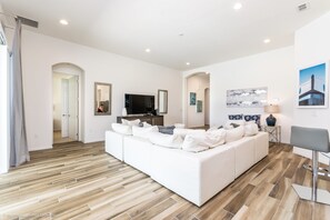 Villa, 5 Bedrooms | Living area