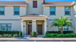 Townhome, 4 Bedrooms | Front of property