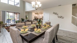 Villa, 5 soverom | Spiseområde på rommet