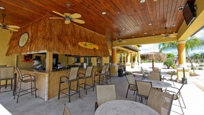 Stadtwohnung, 4 Schlafzimmer | Poolbar