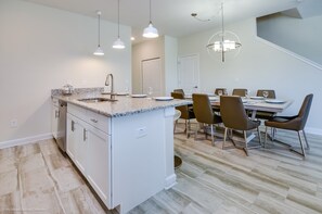 Townhome, 5 Bedrooms | In-room dining