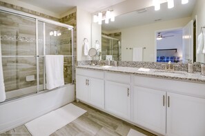 Townhome, 5 Bedrooms | Bathroom - Storey Lake - 4883 Romeo Circle (Kissimmee)