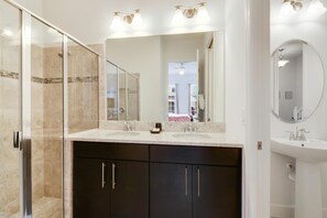 Townhome - 4 sovrum | Badrum
