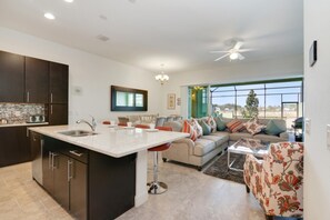 Casa de ciudad, 4 habitaciones | Área de sala de estar