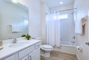 Bathroom - Sonoma Resort - 3901 Oakville Avenue (Kissimmee)