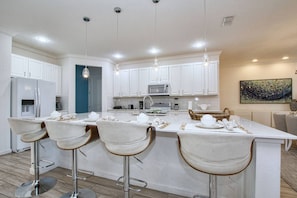 Villa, plusieurs lits | Cuisine privée | Micro-ondes, four, plaque de cuisson, lave-vaisselle