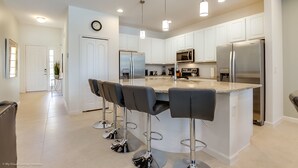 Villa, Multiple Beds | Private kitchen - Solterra - 5204 Oakbourne Avenue (Davenport)