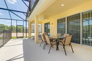 Villa, varias camas | Balcón
