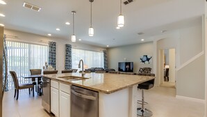 Villa, Multiple Beds | Private kitchen - Solterra - 5204 Oakbourne Avenue (Davenport)
