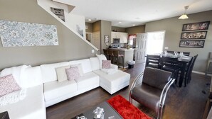 Casa de ciudad, 4 habitaciones | Área de sala de estar