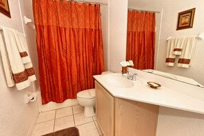 Villa, 5 Bedrooms | Bathroom - Highlands Reserve Golf & Country Club - 321 Birkdale Street (Davenport)