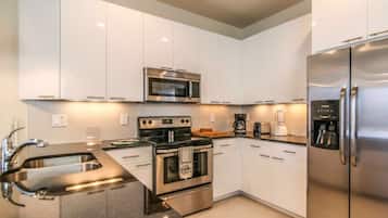 Townhome, 3 Bedrooms | Private kitchen