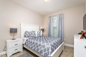 Villa, 5 Bedrooms | 5 bedrooms, free WiFi - Solterra - 4167 Oaktree Drive (Davenport)