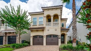 Villa, 5 Bedrooms | Front of property