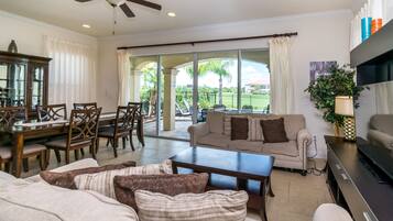 Villa, 5 Bedrooms | Living area