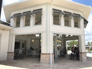 Casa geminada, 5 quartos | Bar à beira da piscina