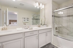 Townhome, 5 Bedrooms | Bathroom