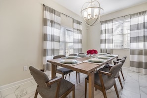 Townhome, 5 Bedrooms | In-room dining