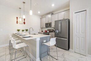 Casa geminada, 5 quartos | Cozinha privada