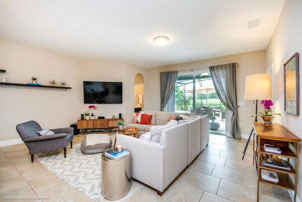 Villa, 5 Bedrooms | Living area