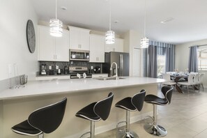 Townhome, 5 Bedrooms | Private kitchen