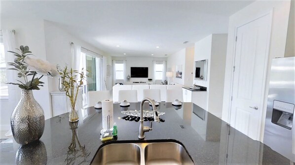 House, 6 Bedrooms | Private kitchen - Encore Resort at Reunion - 7727 Fairfax Drive (Kissimmee)